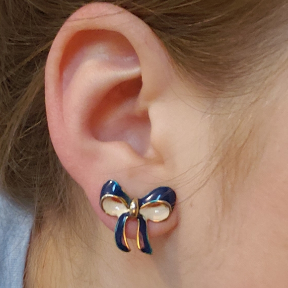 *SOLD* Elegant Blue Bow Earrings - Picture 5 of 5